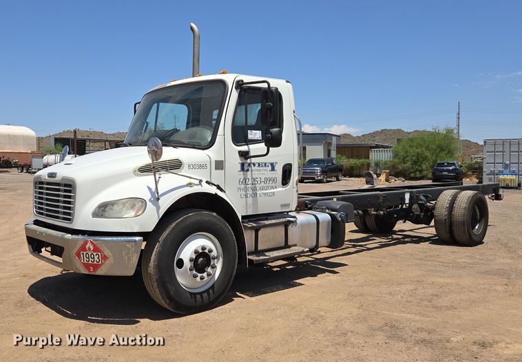 2012 Freightliner Business Class M2 truck cab and chassis - EC1074