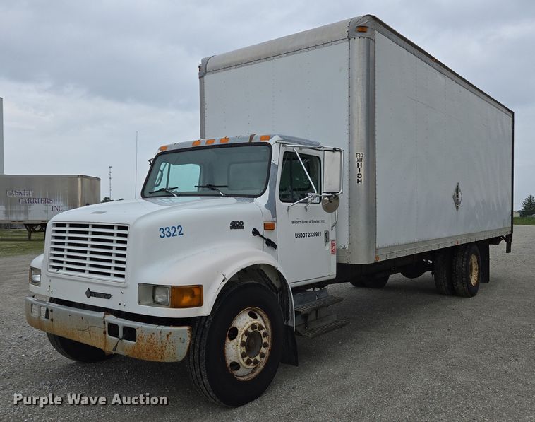 2001 International 4700 box truck - EC4289