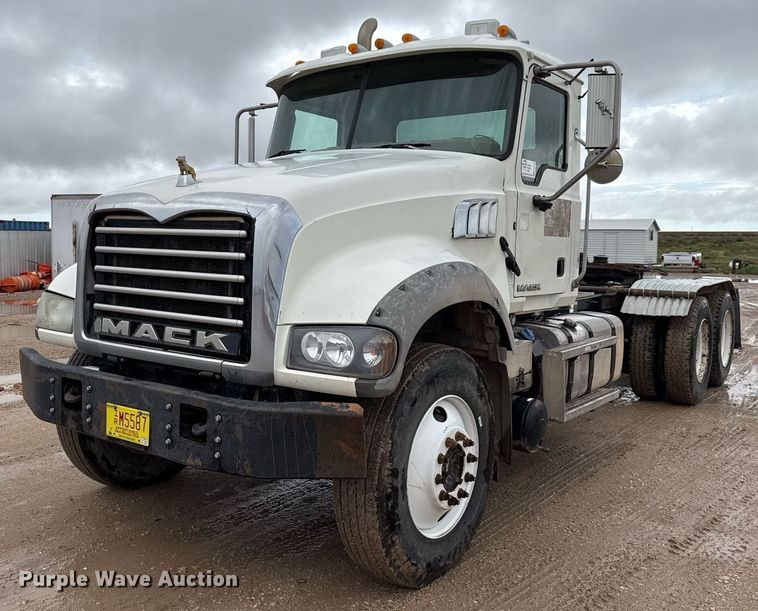 2013 Mack GU713 semi truck - ED5748