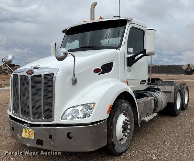 2015 Peterbilt 579 semi truck - ED5749