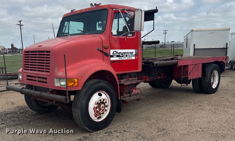1991 International 7100 winch truck - EG6614