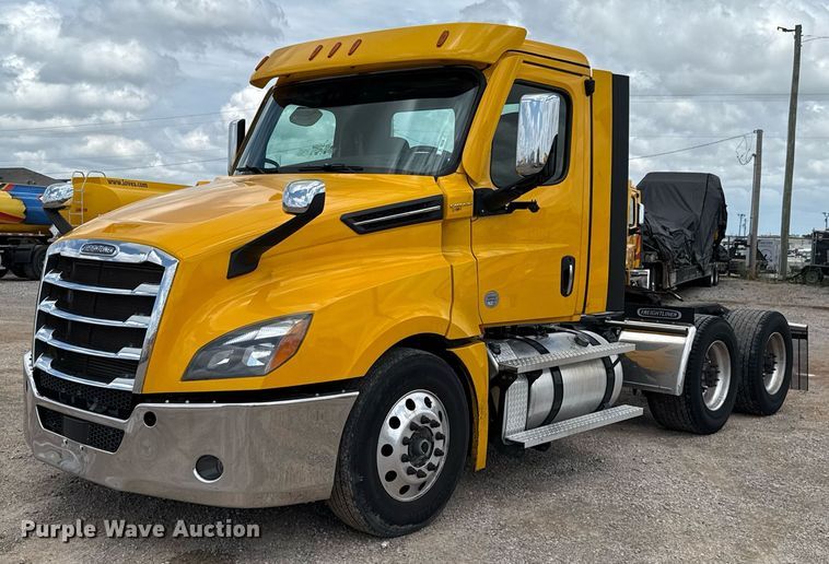 2021 Freightliner Cascadia 126 semi truck - EJ4830