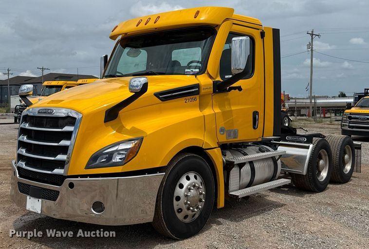 2021 Freightliner Cascadia 126 semi truck - EJ4835