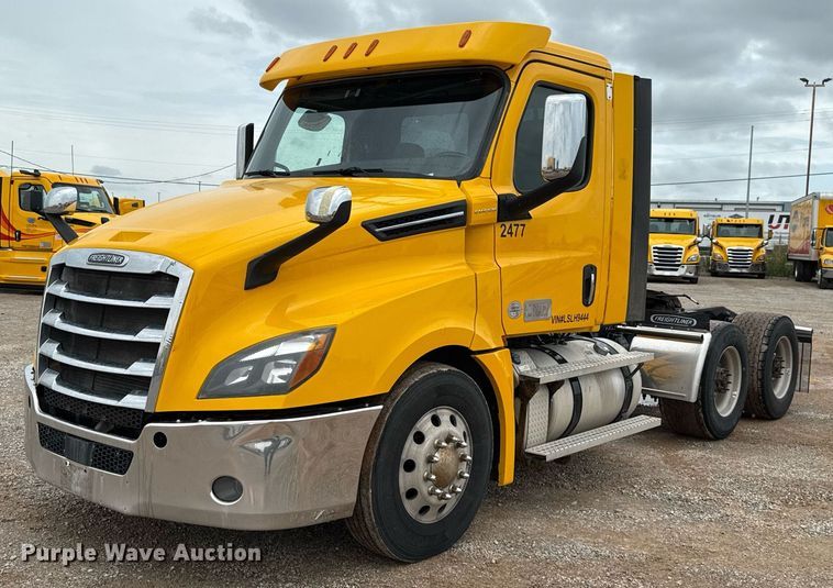 2020 Freightliner Cascadia 126 semi truck - EJ4837