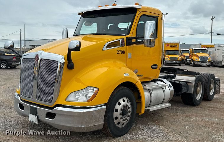 2020 Kenworth T680 semi truck - EJ4838