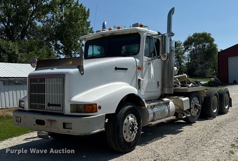 1996 International 9400 semi truck - EM2111