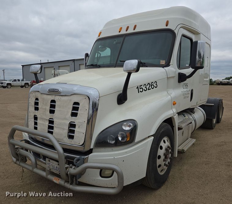 2015 Freightliner Cascadia 125 semi truck - ER5258