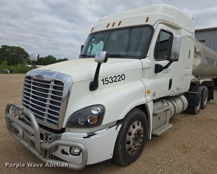 2015 Freightliner Cascadia 125 semi truck - ER5263