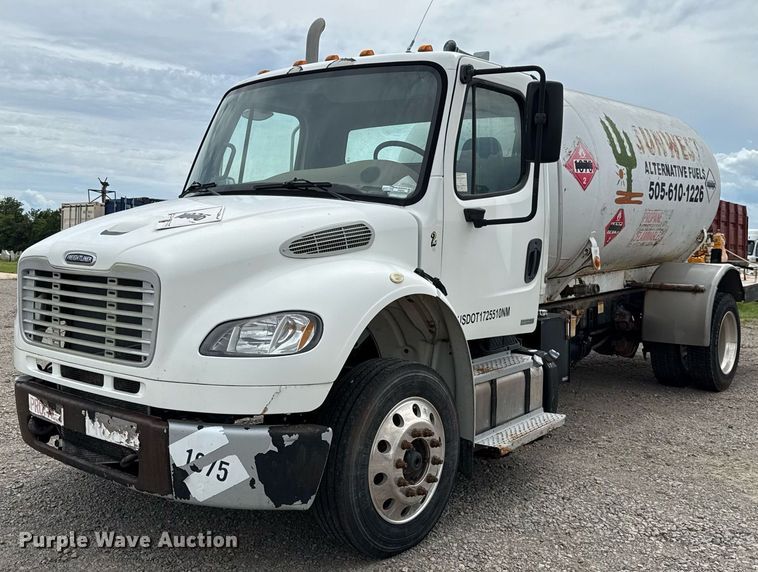 2011 Freightliner Business Class M2 truck cab and chassis - HI9263