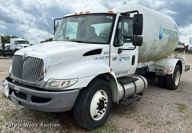 2007 International 4300 truck cab and chassis - HI9275