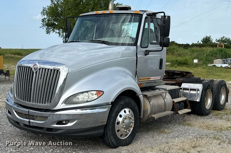 2011 International ProStar Premium  semi truck - HI9282