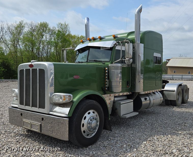2018 Peterbilt 389 semi truck - YA0475