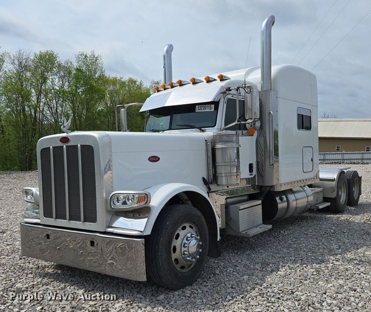 2019 Peterbilt 389 semi truck - YA0476