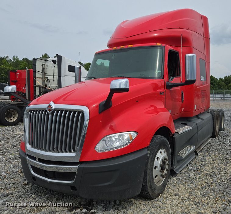 2018 International LT625 semi truck - YA0540