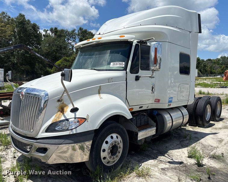 2015 International ProStar Plus 122 semi truck - YA0574