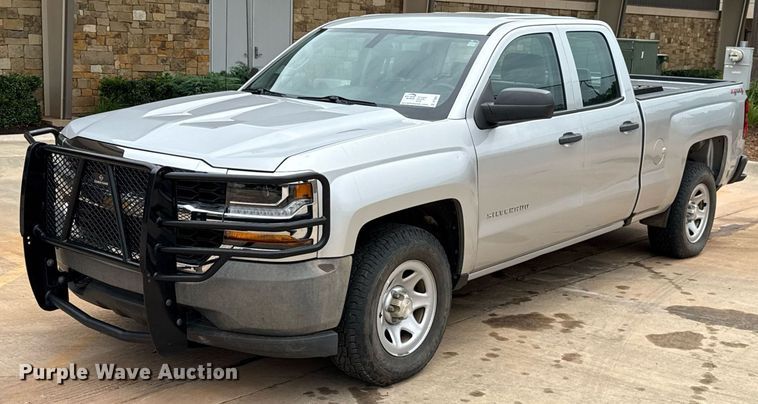 2016 Chevrolet Silverado 1500 Double Cab pickup truck - DT6661