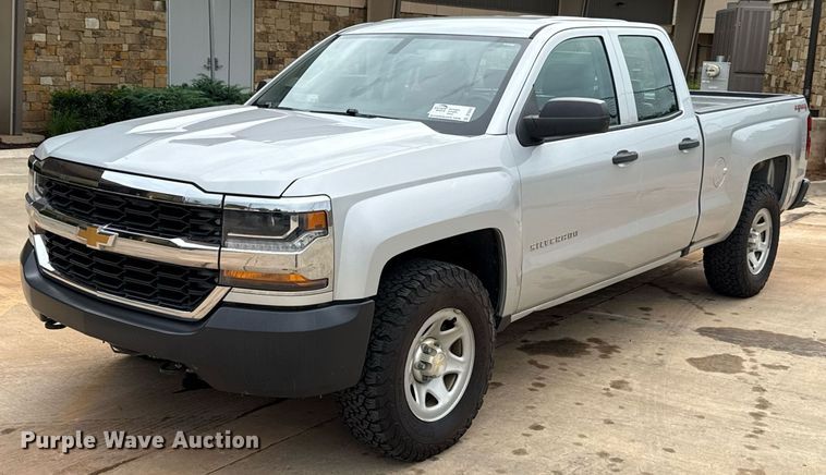 2016 Chevrolet Silverado 1500 Double Cab pickup truck - DT6662