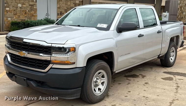 2017 Chevrolet Silverado 1500 Crew Cab pickup truck - DT6670