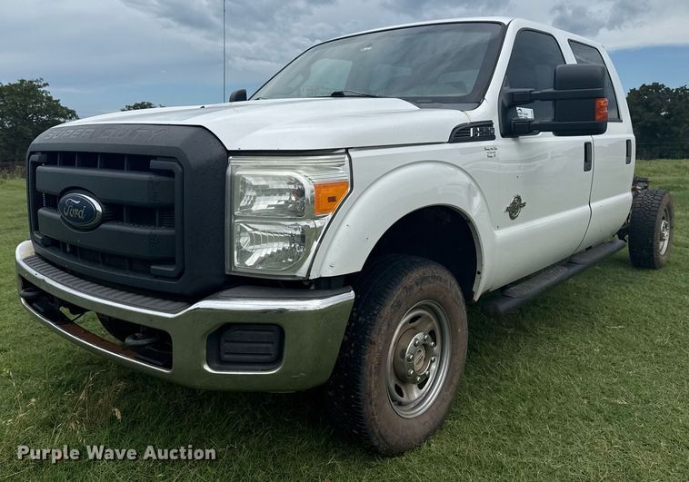 2015 Ford F250 Super Duty Crew Cab pickup truck cab and chassis - DS3784