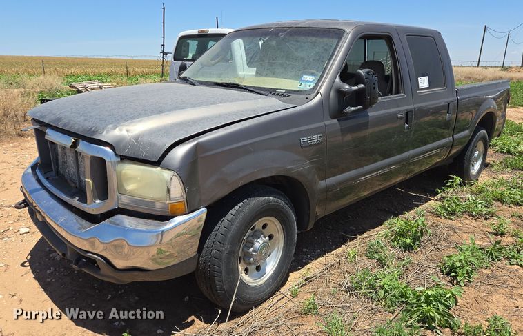 2004 Ford F250 Crew Cab pickup truck - DT4935