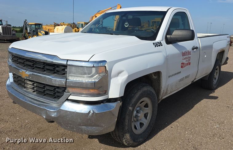 2016 Chevrolet Silverado 1500 pickup truck - DT6978