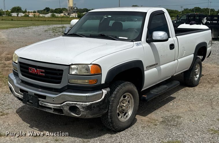 2006 GMC Sierra 2500HD pickup truck - DU9223