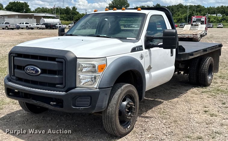 2013 Ford F550 flatbed truck - DU9241