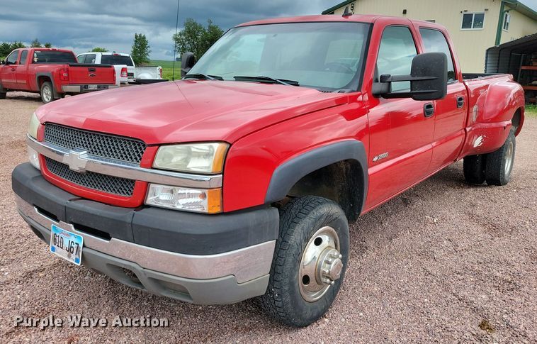 2003 Chevrolet Silverado 3500 Crew Cab pickup truck - DX7097