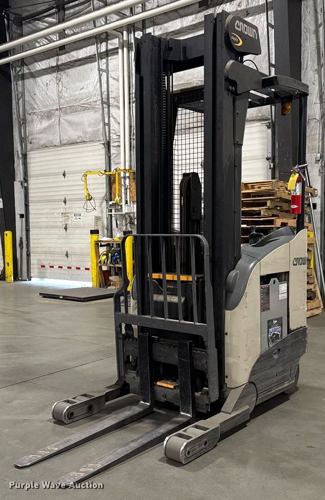 2015 Crown RR5725-35 order picker - DY0237