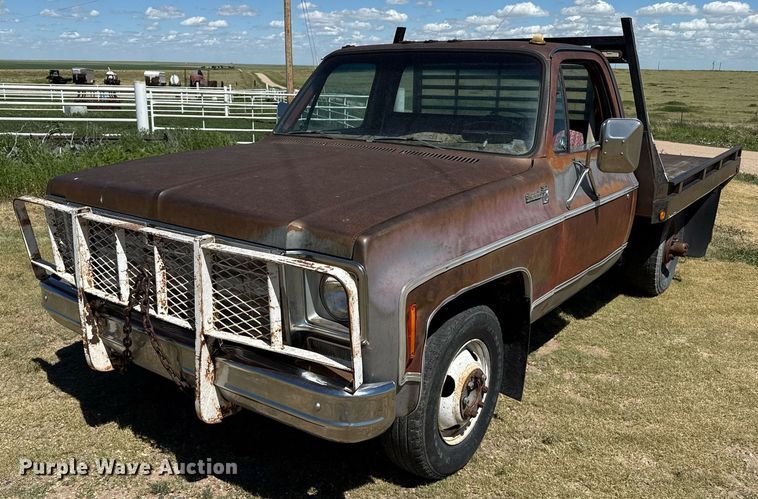 1976 Chevrolet C30 flatbed pickup truck - DZ8627