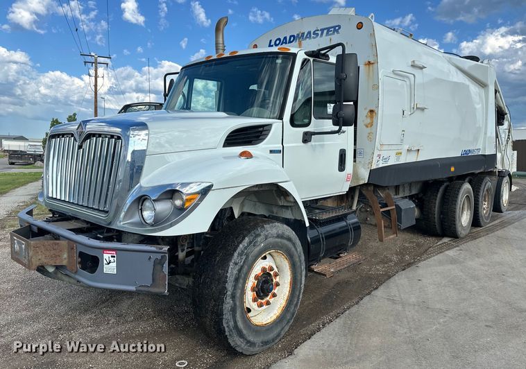 2008 International 7400 refuse truck - EB2688