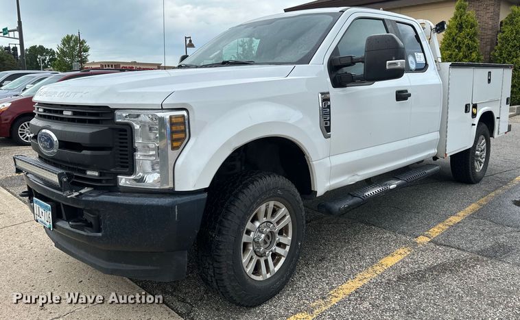 2018 Ford F250 SuperCab utility bed pickup truck - EB2695