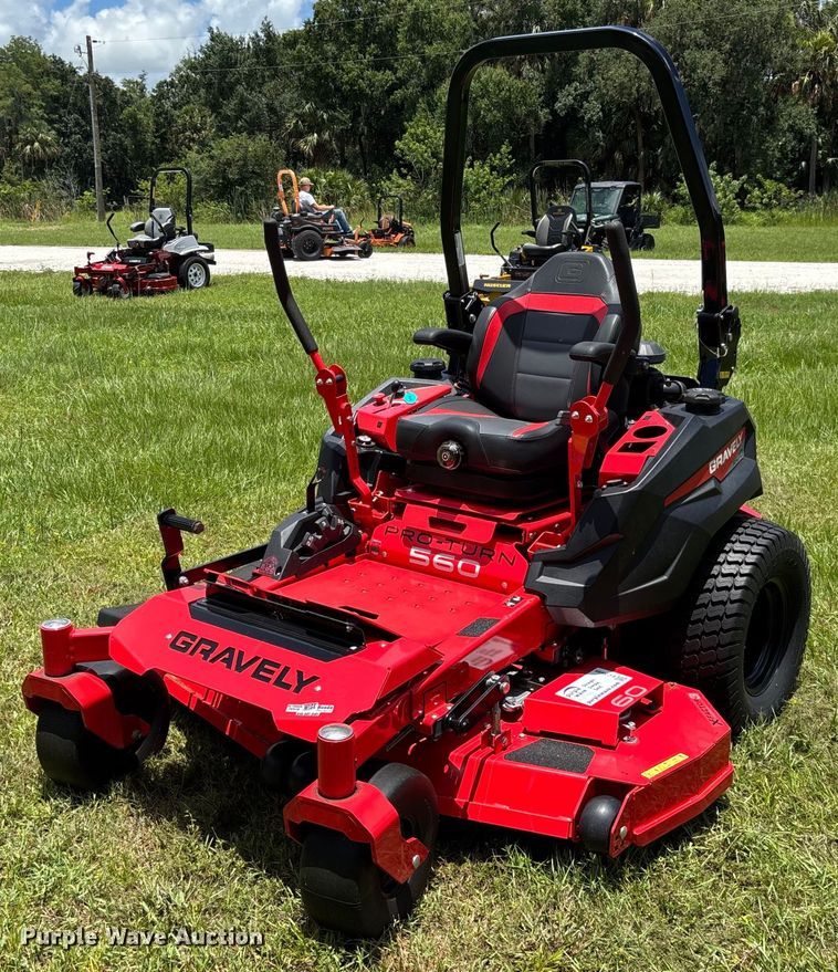 Gravely Pro-Turn 560 ZTR lawn mower - EC3695