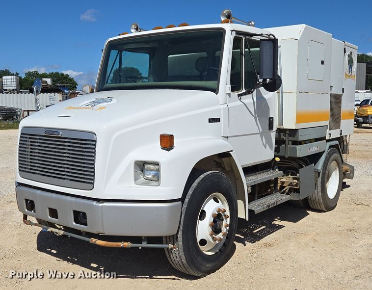 2002 Freightliner FL70 street sweeper truck - ED2118