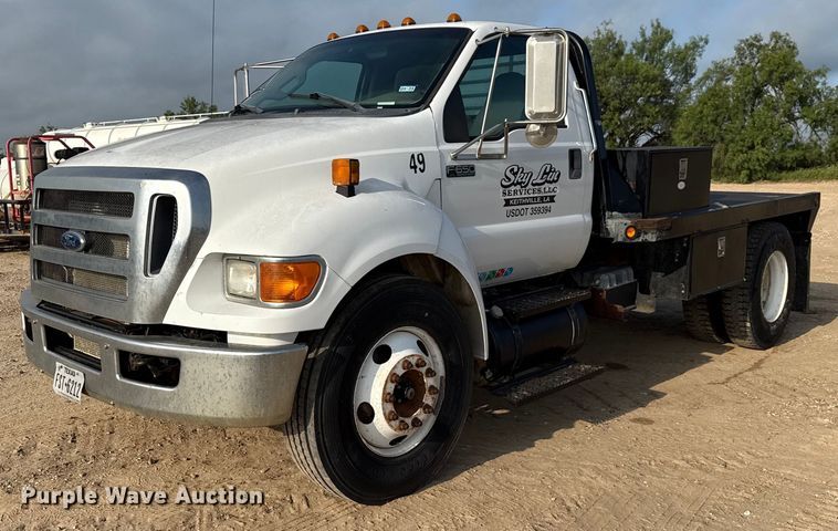 2011 Ford F650 Super Duty XL flatbed truck - ED5741