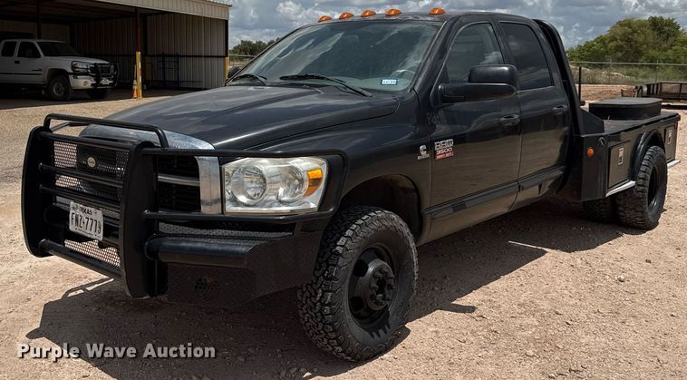 2007 Dodge Ram 3500 Quad Cab flatbed pickup truck - ED5752