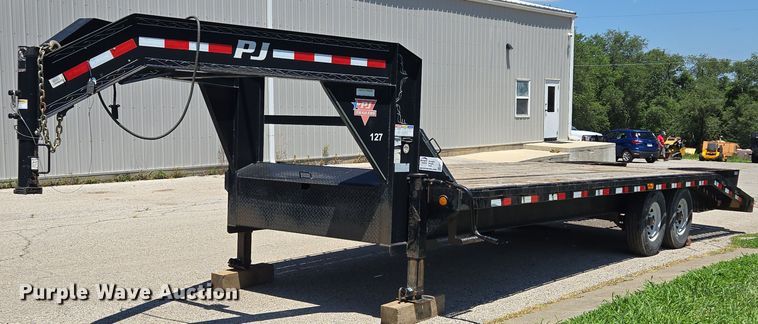 2019 PJ  equipment trailer - EF1621