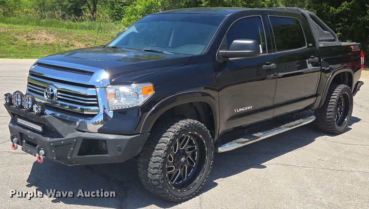 2017 Toyota Tundra SR5 CrewMax pickup truck - EF1622