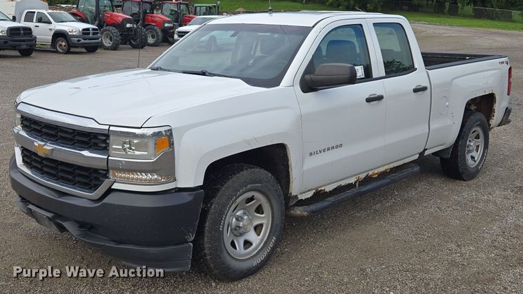 2016 Chevrolet Silverado 1500 Double Cab pickup truck - EF1685