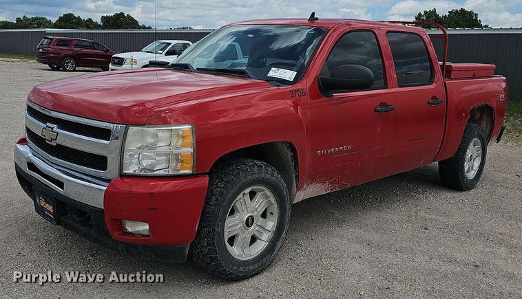 2011 Chevrolet Silverado 1500 Crew Cab pickup truck - EF3573
