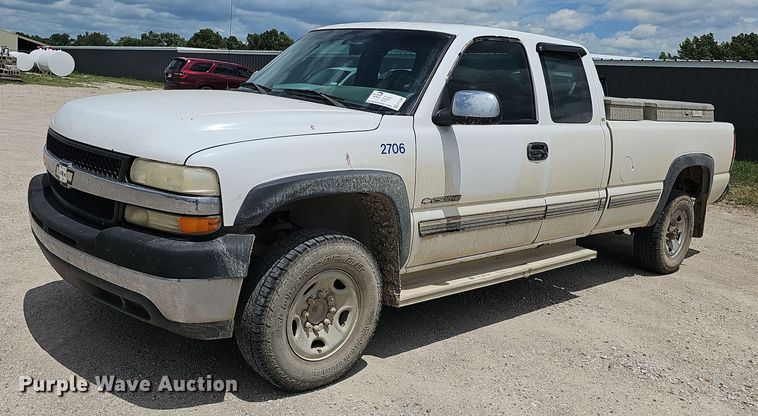 2002 Chevrolet Silverado 250HD LS Ext. Cab pickup truck - EF3596