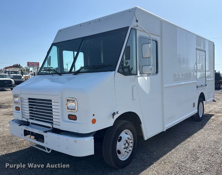 2015 Ford delivery truck - EG5947