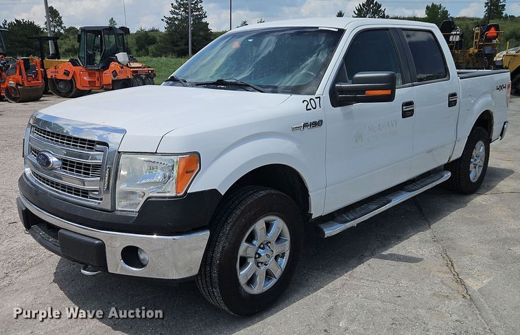 2014 Ford F150 SuperCrew pickup truck - EJ0137