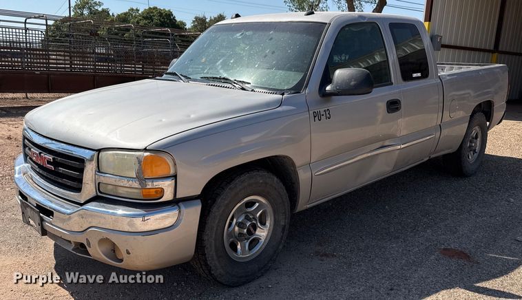 2004 GMC Sierra 1500 Ext. Cab pickup truck - EJ3105