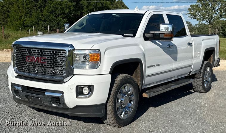 2017 GMC Sierra 2500HD Denali Crew Cab pickup truck - EJ4641