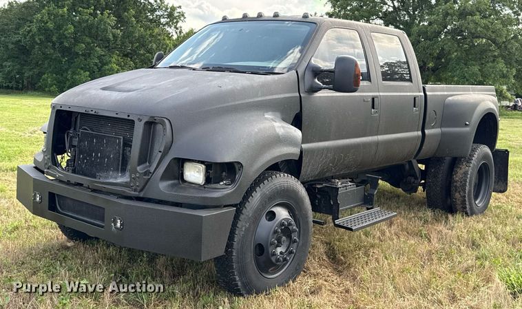 2007 Ford F650 Crew Cab pickup truck - EJ4814