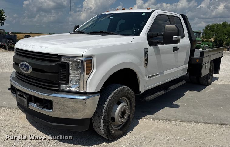 2019 Ford F350 Super Duty XL SuperCab flatbed pickup truck - EN4570