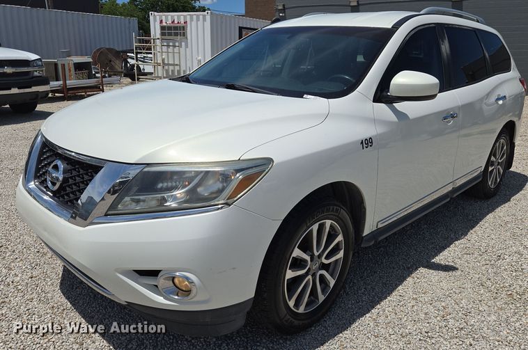 2013 Nissan Pathfinder SUV - EN8214