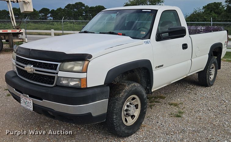 2007 Chevrolet Silverado 3500 pickup truck - EO4503