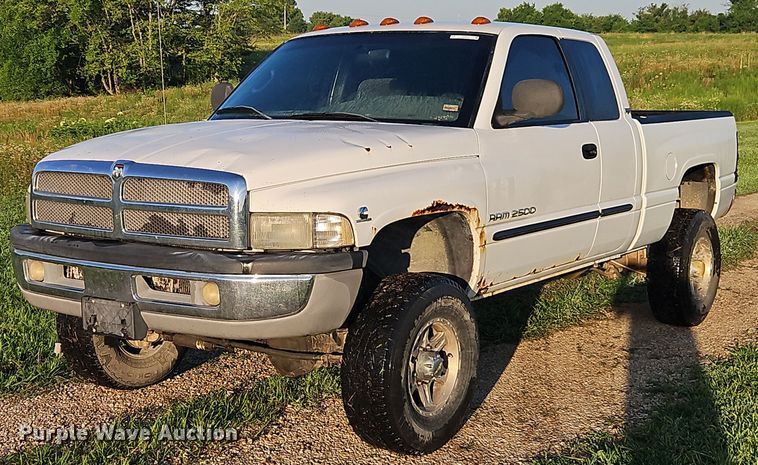 2002 Dodge Ram 2500 Quad Cab pickup truck - EO4513